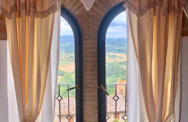 Enchanting Tuscany Vacation Rental in Medieval Fortress Town Panoramic Views