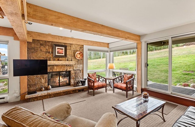 Enclave 102 | Snowmass Ski-In/Ski-Out Condo w/Shared Pool/Hot Tub