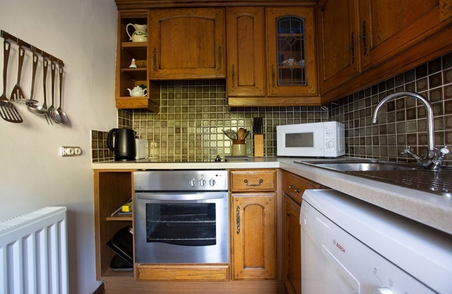 End Cottage, Ashford In The Water, Near Bakewell 1 bedroom cottage.