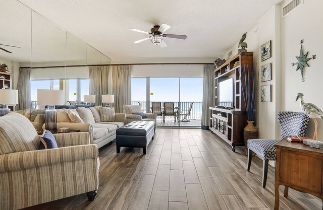 End of Year Special Rates -Beachfront Beautifully Renovated 2/2 Sleeps 8