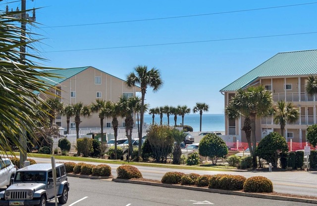 🏖️End Unit, Gulf Views-Steps to Beach and Pool-Grand Caribbean West 215🏖️