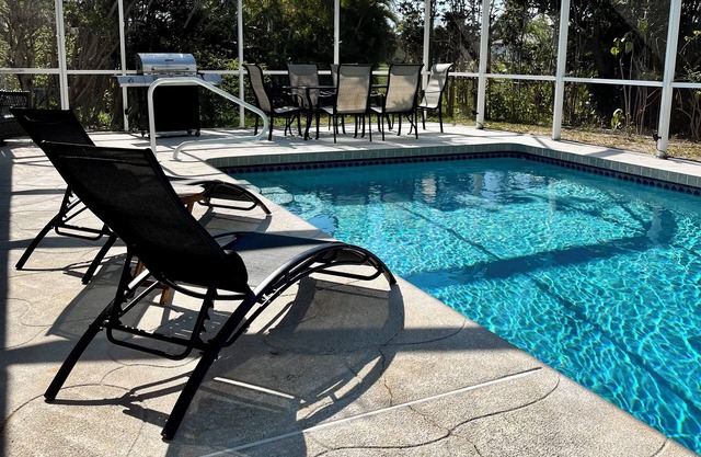 Endless summer, fully equipped house with private pool. Pet-friendly