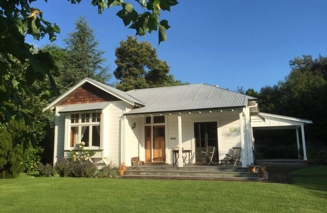 Endsleigh Cottages, Middle Cottage