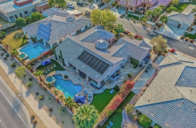 EndUp - Montage deluxe game room. Walk to Coachella. free pool heat.