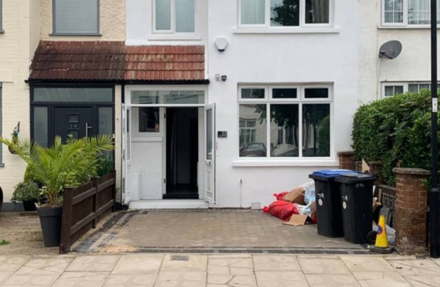 Enfield EN3, 5 Bed Full House, off Street Parking, massive Garden, large kitchen