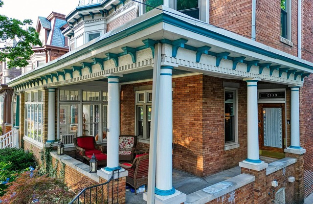Engle's Place-Newly Renovated Historic HBG Home