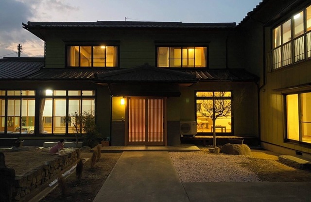 English, Chinese, Taiwanese, Japanese available Accommodates up to 8 people