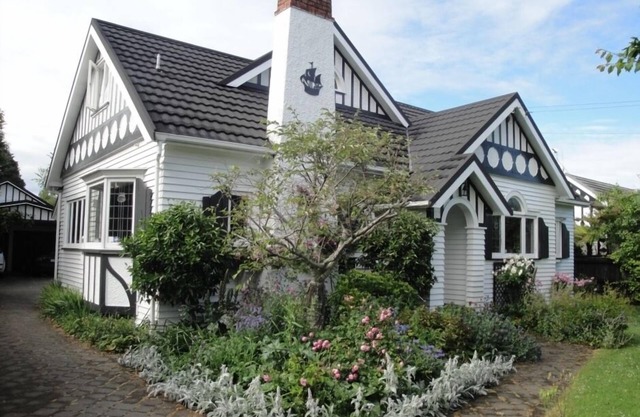 English Tudor Manor Exec