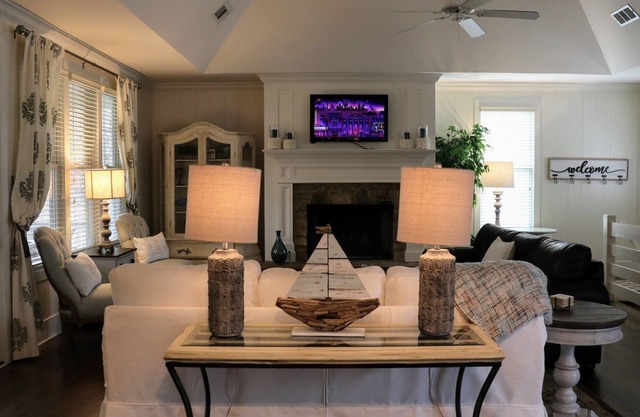 Enjoy 4 bedroom golf views at Porchview Manor