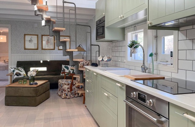 Enjoy a cozy vacation in this vacation home close to the beach.