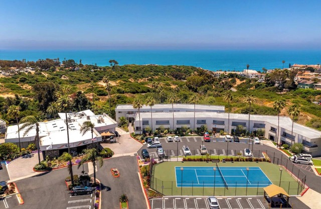Enjoy a Hassle-Free and Suiting Stay! Swimming Pool, Hot Tub!