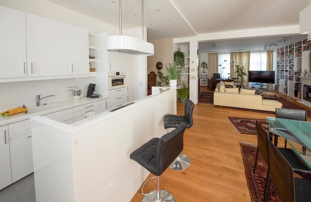 Enjoy a relaxing break in this attractive vacation apartment in an excellent location.