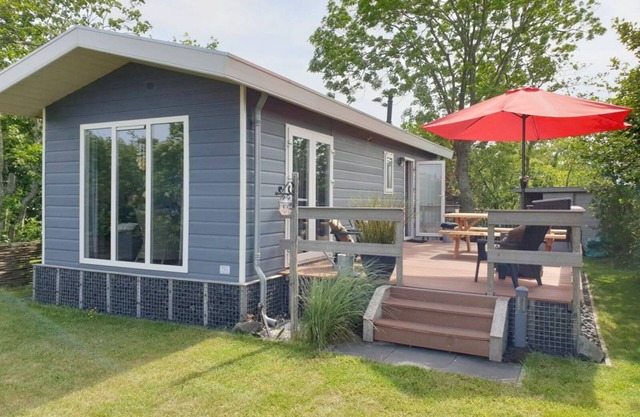 Enjoy a relaxing holiday at Chalet Riviera - the ideal park for young and old in Petten aan Zee