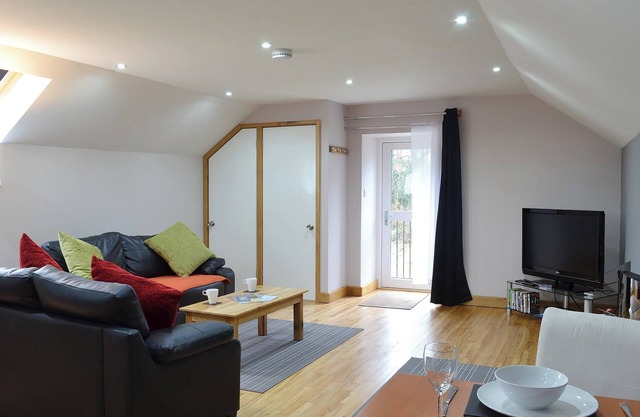 Enjoy a summer holiday or winter break at this tastefully decorated apartment.