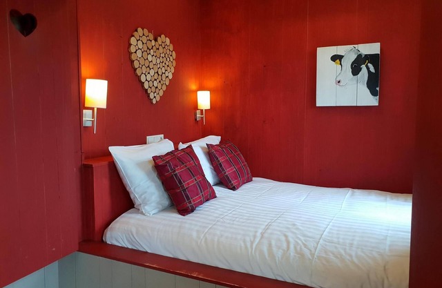 Enjoy a unique vacation, apartment with comfortable bed box, private wellness bathroom and plenty of recreation for the whole family. Relax on the sunny terrace, enjoy fresh rolls and delicious coffee every day and discover the region.