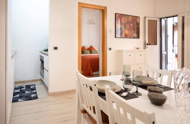 Enjoy ‘Aperitivo’ in modern apt- 10 min from Duomo