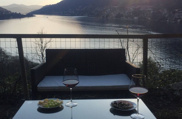 Enjoy beautiful lake como views (incl. private garden & terraces)