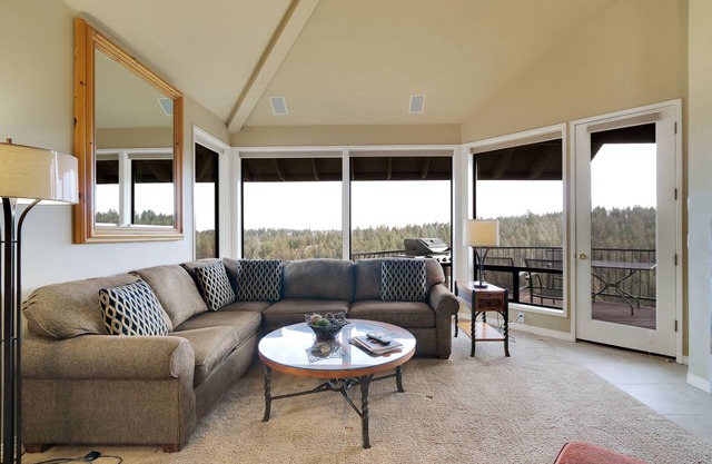 Enjoy Deschutes River Views from Beautiful 3-Bedroom Mt. Bachelor Village Condo