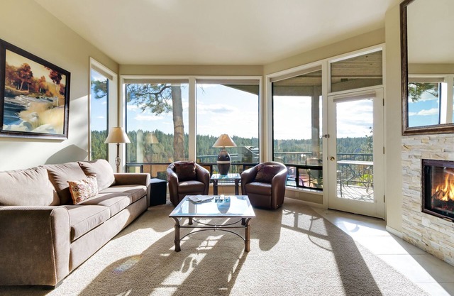 Enjoy Deschutes River Views from Beautiful 2-Bedroom Mt. Bachelor Village Condo!