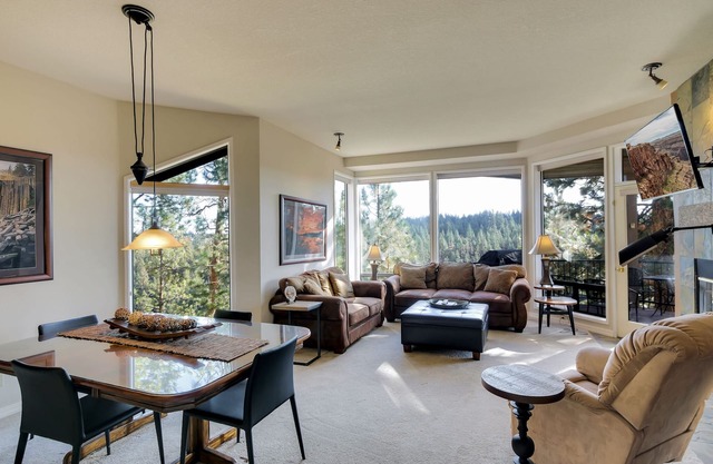 Enjoy Deschutes River Views from Beautiful 2-Bedroom Mt. Bachelor Village Condo!