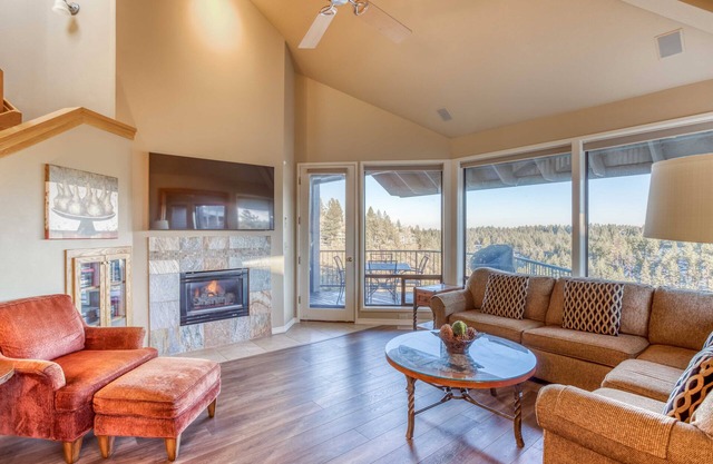 Enjoy Deschutes River Views from Beautiful 2-Bedroom Mt. Bachelor Village Condo