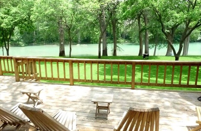 Enjoy life on the river! Spacious home! Views! Wildlife! 1 mile from Gruene!