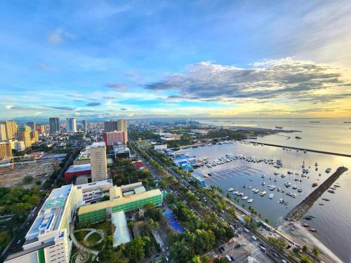 Enjoy Manila Bay Sunset & Skyline 1BR w/balcony