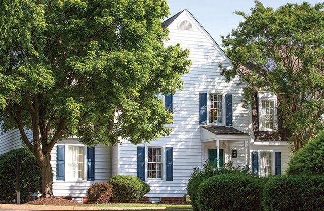 Enjoy our Colonial Style Resort in Williamsburg with Free parking, pool access, mini golf and tennis