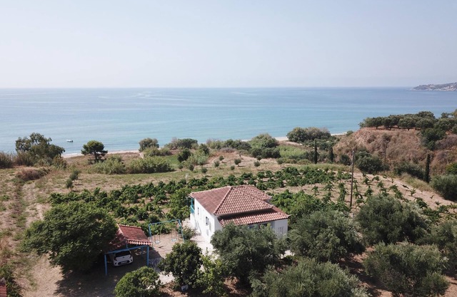 Enjoy rural remoteness at the sea - holiday house, wifi | Messenia, Peloponnese
