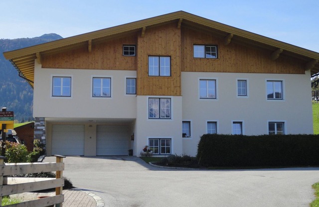 Enjoy the peace and view in the Tyrolean mountains with the Horngacher family