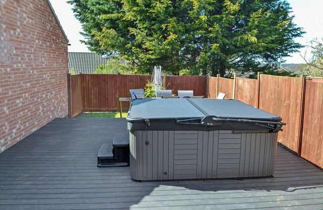 Enjoy the private hot tub or a spot of golf at the nearby golf course.