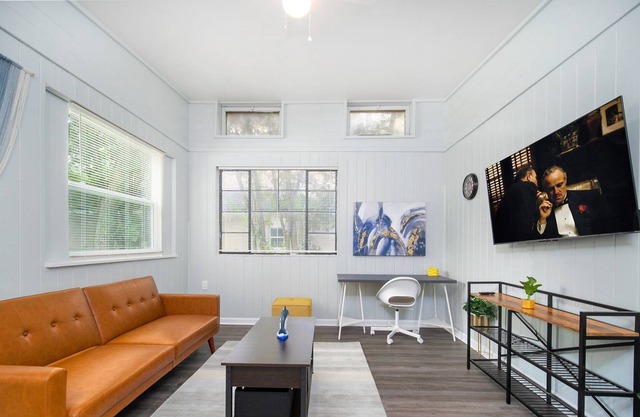 Enjoy this comfortable and cozy home in Murray Hill area