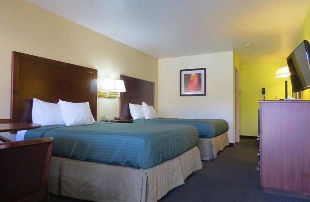 Enjoy Two Relaxing Rooms in St. George, Perfect for Families | Free Parking