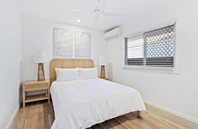 Enjoy uninterrupted ocean views in this absolute beachside apartment.