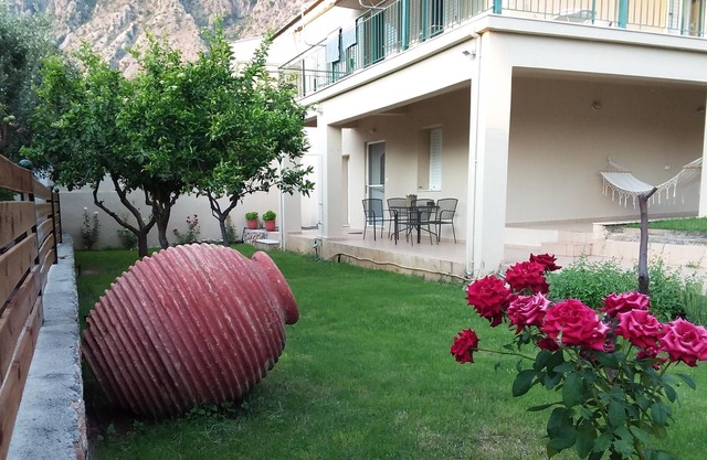 Enjoy your staying by the sea apartment Armonia