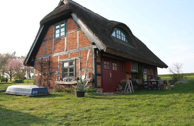 Enjoy your vacation in the idyllic holiday home Liddow on the island of Rügen.