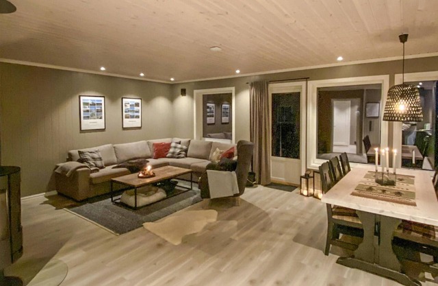 Enjoy your vacation in this beautifully located vacation home with great views.