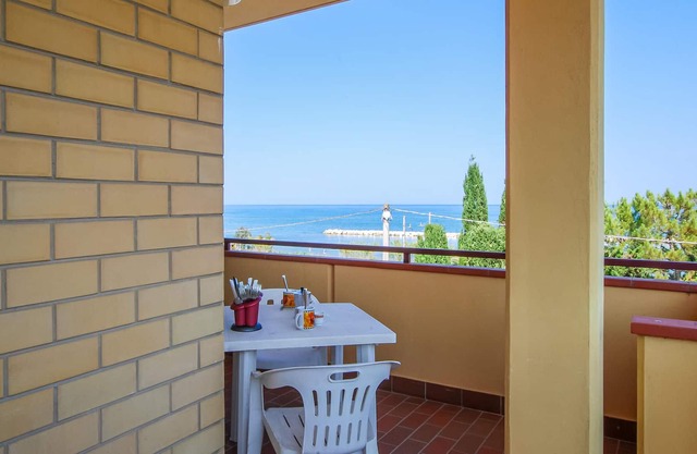 Enjoy your vacation on the beach of Tre Camini and explore the surroundings.