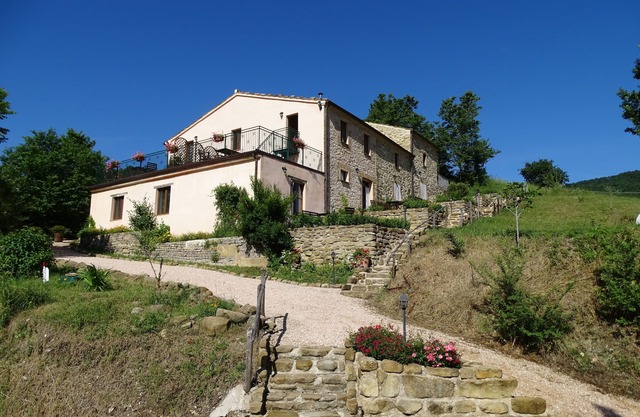 Enjoying nature in Cottage ‘La Sole & La Luna’ in Le Marche, Italy