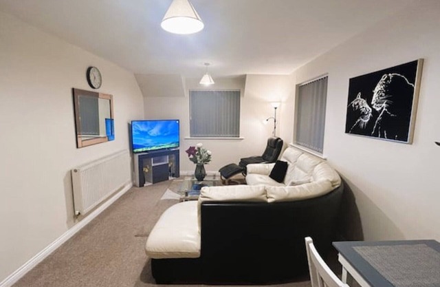Ensuite Bedroom in a 2-Bed spacious Apartment