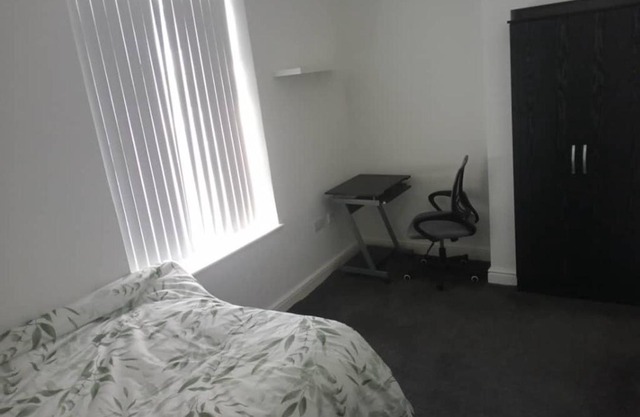 Ensuite Double-bed (G3) close to Burnley city centre