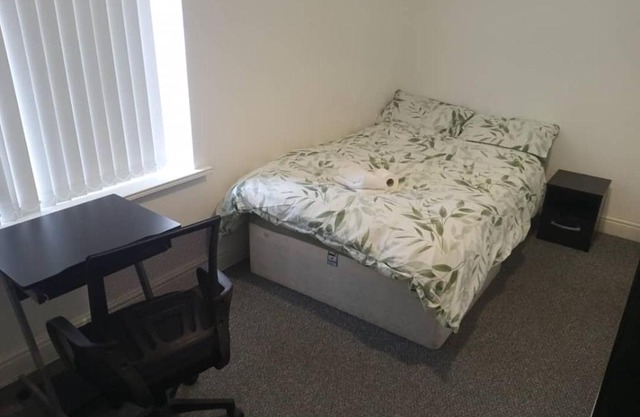 Ensuite double-bed (R4) close to Burnley city centre