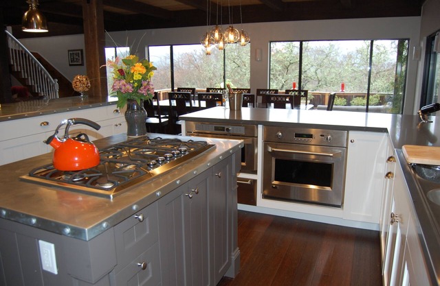Entertainer's Home With Chef's Kitchen Overlooking Napa Valley