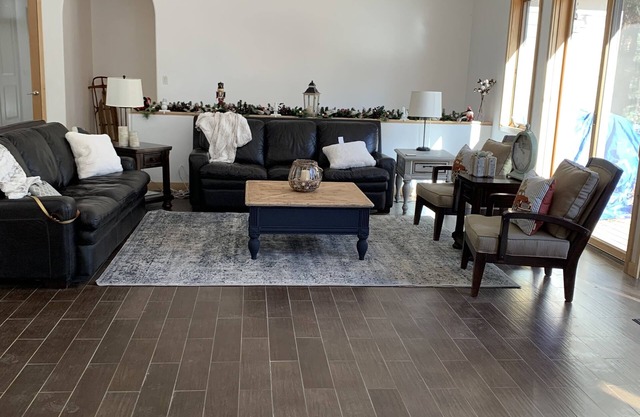 Entertaining Home 7 Miles to Downtown Durango & 5 Miles to Nighthorse Lake