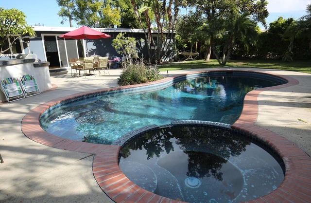 Entertainment home w/swimming pool, 15 min to Disneyland, beaches