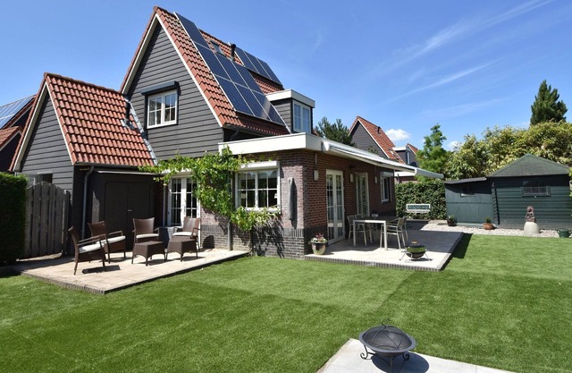 Enticing Holiday Home in Oude with Garden