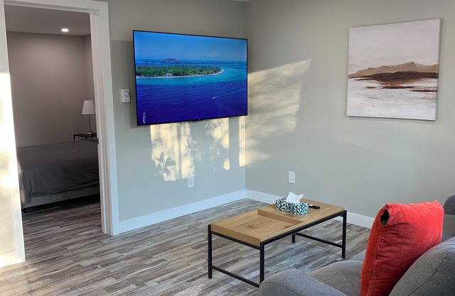 ENTIRE 1 BEDROOM UNIT with Free Parking and Wifi - u5