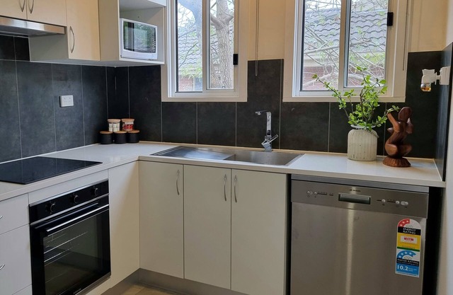 Entire 3 bedroom Doveton home, close to Dandenong Plaza
