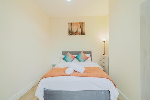Entire 3 Bedroom House, Salford 20