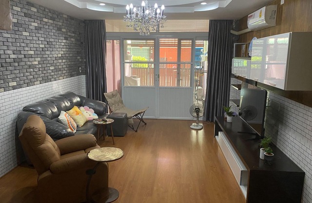 Entire 3-story Townhouse near TheMall Thapra/BTS Talat Phlu 3-bedroom in Bangkok